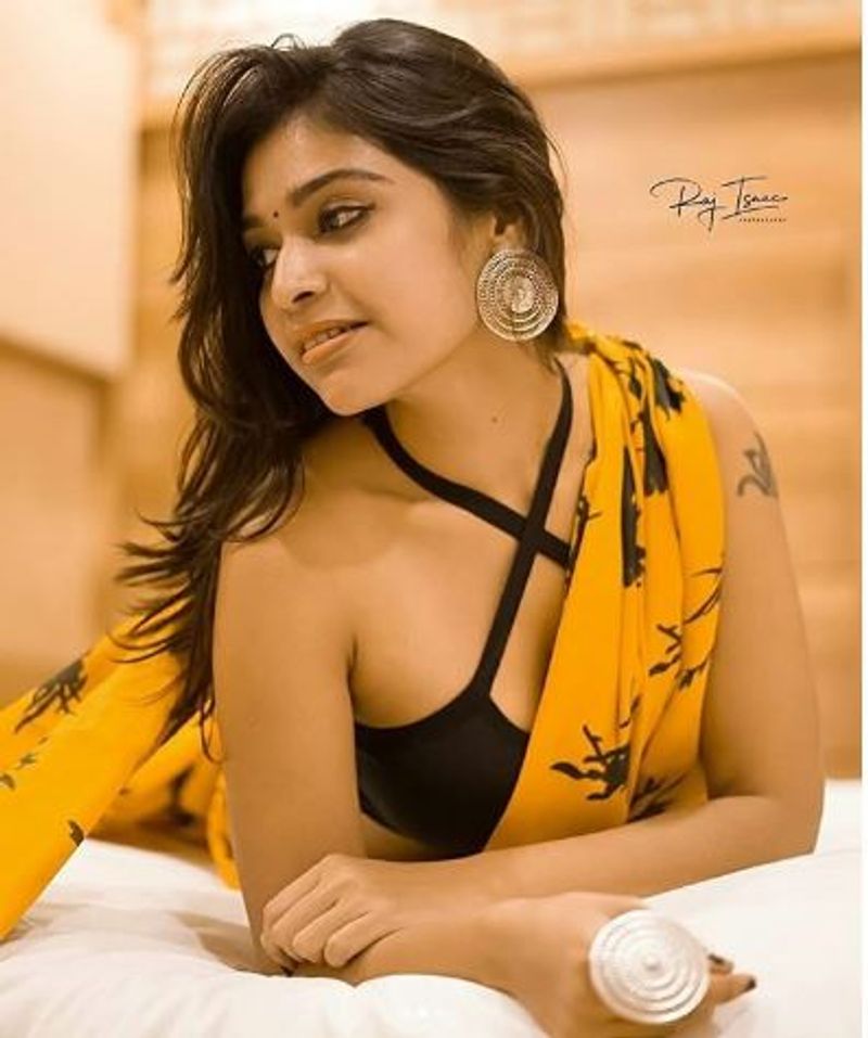 காதோரம் லோலாக்கு குலுகுதம்மா