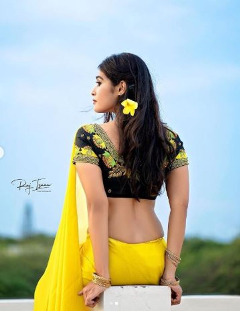 இளசுகள் நெஞ்சை வருடும்... செந்தூரப்பூவே 
