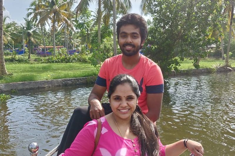 நான் கர்ப்பமாக இருக்கும் நேரத்தில், நீங்கள் என் மீது மிகுந்த அக்கறை காட்டுகிறீர்கள். நம் குழந்தையின் மீது அன்புள்ள அப்பாவாக நீங்கள் நடந்து கொள்வதை பார்க்கும் பொழுது, இன்னும் என் காதல் அதிகரிக்கிறது. 