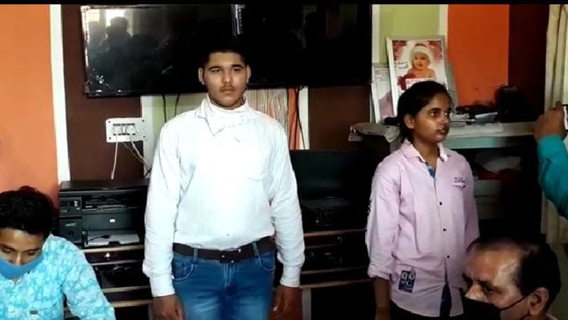 अनुराग का कहना है कि बचपन से ही उनकी तमन्ना कलेक्टर बनने की रही है। वह शुरू से अपना यही लक्ष्य मानकर पढ़ाई कर रहे हैं। उन्होंने बताया कि वह 14 से 16 घंटे तक पढाई करते हैं। कभी-कभी ये समय 18 घंटे तक भी पहुंच जाता है।
