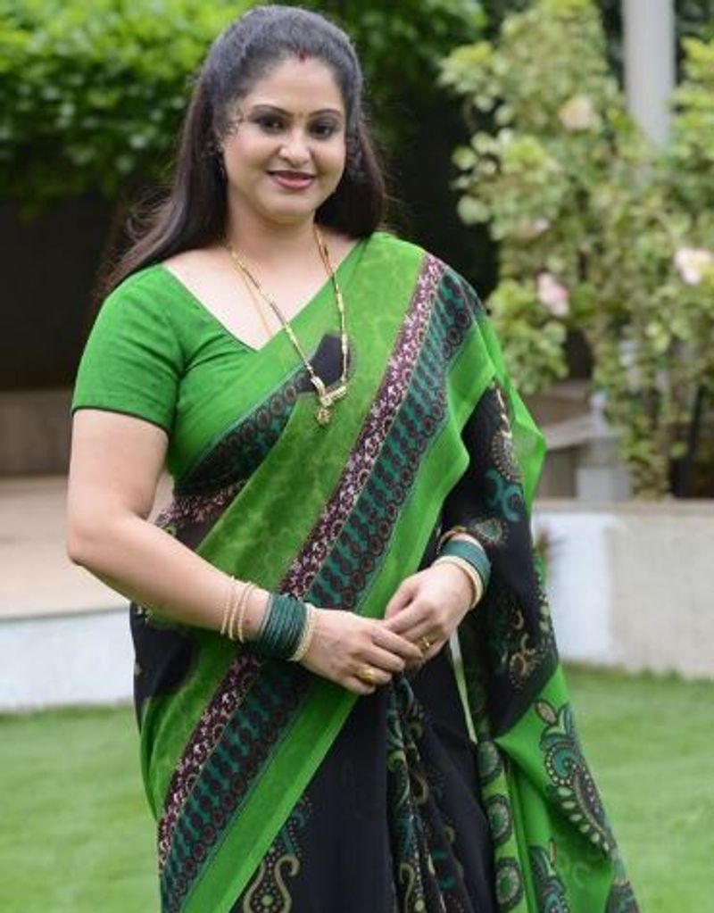 உதவி இயக்குனர் ஒருவரை திருமணம் செய்து கொண்டு ஹைதராபாத்தில் வசித்து வரும் இவர், அவ்வப்போது சில தெலுங்கு மற்றும் தமிழில் குணச்சித்திர வேடத்தில் நடித்து வருகிறார்.