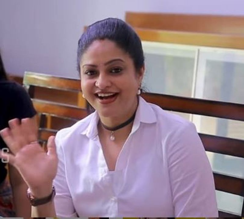 இதனால் கண்டிப்பாக லாக் டவுன் முடிந்ததும் எப்படியும் தமிழில் நடிக்க வாய்ப்புகள் வரும் என்றே எதிர்பார்க்கப்படுகிறது.