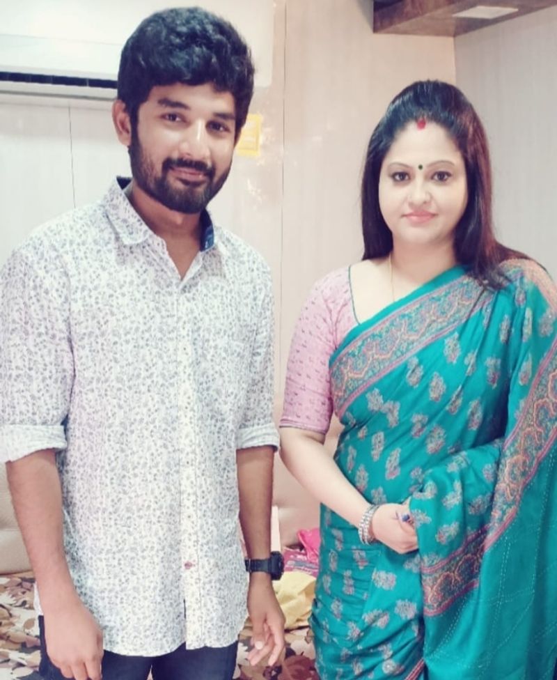 உடல் எடை குறைத்து ஹீரோயின் லுக்கிற்கு மாறியுள்ள இவருடைய புகைப்படம் தற்போது 90 ஸ் ரசிகர்கள் மத்தியில் அதிகம் பார்க்கப்பட்டு வருகிறது.
