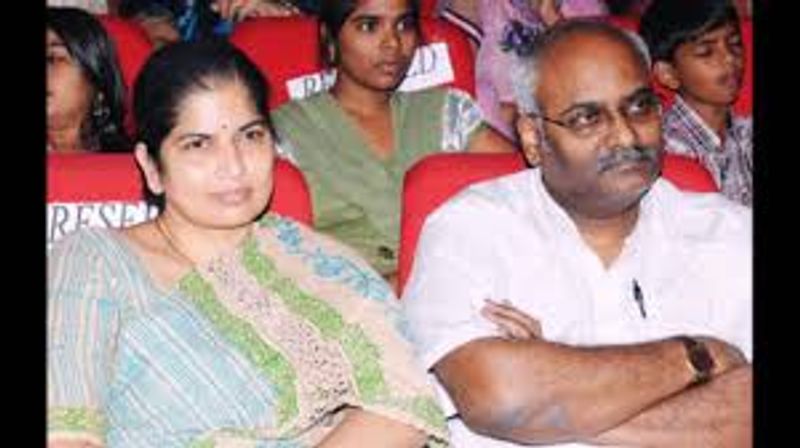 எம் எம் கீரவாணி இவர் தெலுங்கு படங்களை இசையமைத்து இருக்கிறார் பாகுபலி போன்ற ராஜமௌலி படங்களுக்கு இவர் தான் இசையமைப்பாளர் இவ ரின் எம் எம் ஸ்ரீவள்ளி 