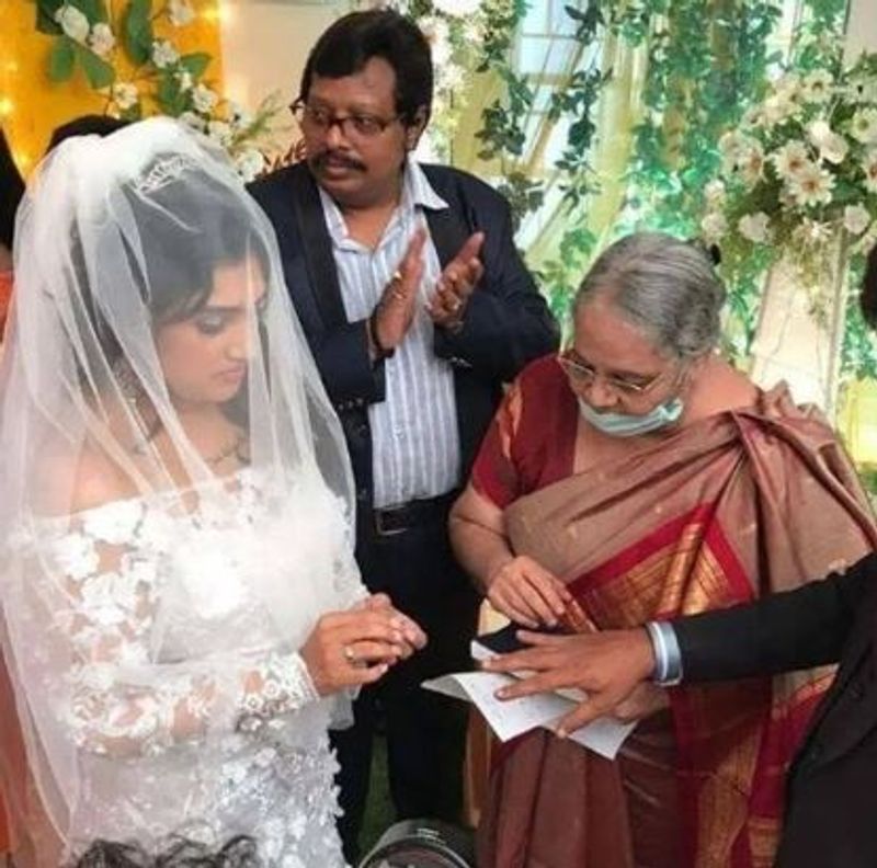 கடந்த 7 ஆண்டுகளாக பீட்டர் பாலும் தானும் பிரிந்து வாழ்த்து வரும் நிலையில், தன்னை முறையாக விவாகரத்து செய்யாமல் பீட்டர் பால், வனிதாவை திருமணம் செய்து கொண்டதாக ஹெலன் குற்றச்சாட்டினார். 