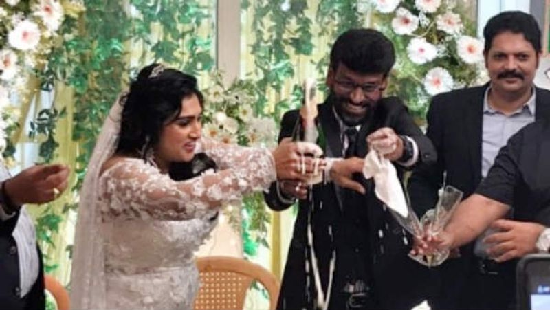 திருமணமான மகிழ்ச்சியில் துள்ளிகுதிக்கும் வனிதா பீட்டர் பால்

