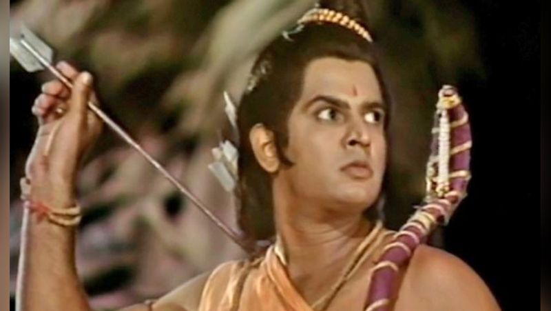 बता दें कि इससे पहले उन्होंने लक्ष्मण और मेघनाद युद्ध का किस्सा सुनाया था जिसके बाद उनको इंफेक्शन हो गया था। उन्होंने बताया कि इस फाइट सीन में मेघनाद बार-बार गायब हो जाते हैं और लक्ष्मण उन्हें ढूंढ-ढूंढ कर बाण मारते हैं।