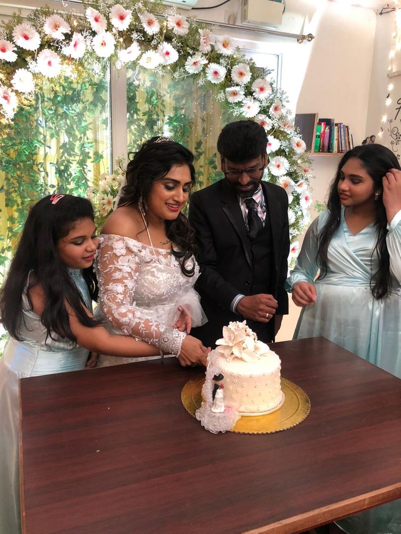 பலரும் 40 வயதில் வனிதா 3வது திருமணம் செய்து கொண்டதை விமர்சித்தாலும், அவருடைய மகள்கள், ரசிகர்கள் என பெரும்பாலானோர் வனிதாவின் இந்த முடிவுக்கு துணை நின்றனர். 