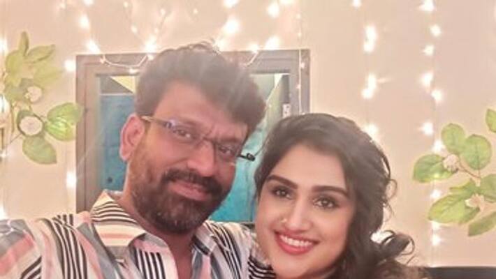After Ring Exchange Function Peter paul going to Kiss Vanitha video going viral After Ring Exchange Function Peter paul going to Kiss Vanitha video going viral