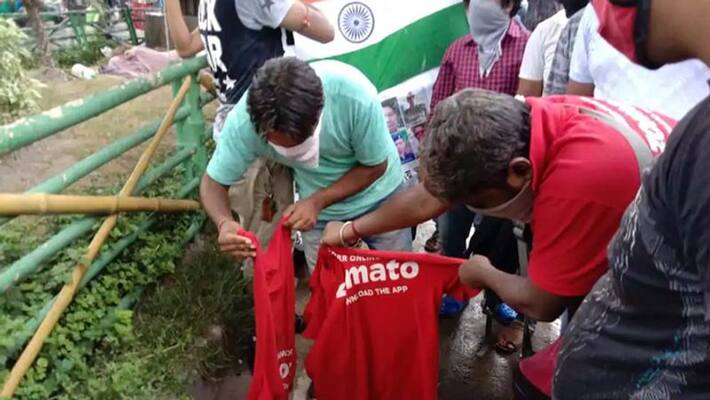 Zomato Employees Burn Company T-Shirts In Protest Over Ladakh Face-Off in Kolkata Zomato Employees Burn Company T-Shirts In Protest Over Ladakh Face-Off in Kolkata