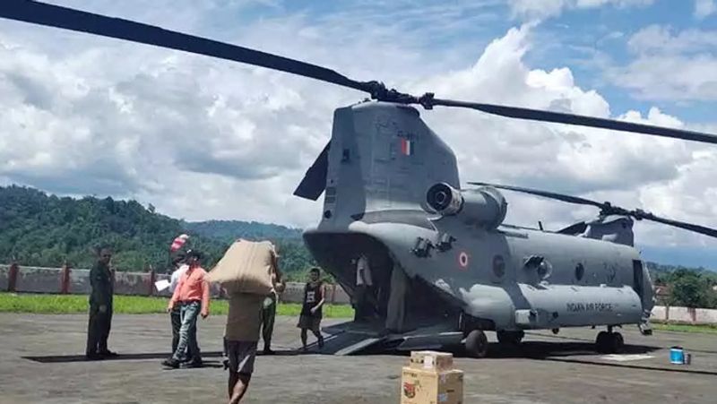 इसके बाद भी भारतीय सेना और वायुसेना ने चीन से लगी 3488 किलोमीटर लंबी सीमा पर अपनी 'पूरी लड़ाकू क्षमता' के मुताबिक तैनाती की है। उन्होंने बताया कि किसी भी हवाई खतरे का जवाब देने के लिए जमीन से हवा में मार करने वाली मिसाइलों और सैन्य साजो सामान को भी सीमा पर तैनात किया गया है। 