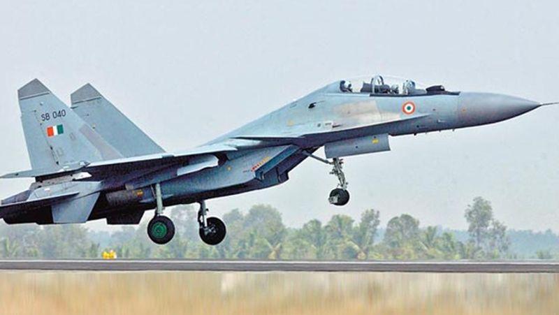 वर्तमान समय में होटान एयरबेस पर 35 से 40 जे-11, J-8 और अन्य फाइटर जेट को तैनात किए हैं। इसके अलावा कुछ निगरानी करने वाले अवाक्स विमान और हथियारबंद ड्रोन विमान भी तैनात किए हैं। वहीं, काशगर में चीन ने 6 से लेकर 8 H-6K बमवर्षक विमानों को तैनात किया है। सूत्रों के हवाले से कहा जा रहा है कि चीन के जमीनी सैनिकों को कमजोर करने के लिए भारतीय वायुसेना चीनी वायुसेना की तुलना में ज्यादा तेजी से और ज्यादा मात्रा में फाइटर जेट तैनात कर सकती है।