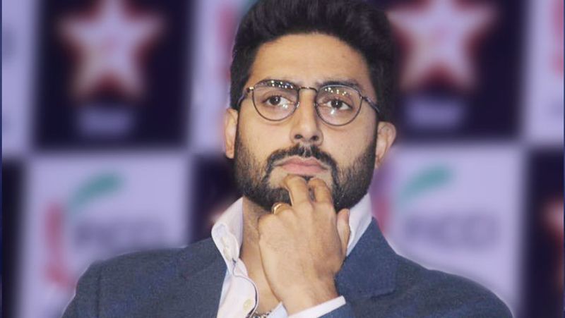 নেপোটিজমের তালিকাতে আসে অভিষেক বচ্চনের নামও। বচ্চনের পুত্র, ফলে বলিউড যে তাঁকে এগিয়ে রাখবে এমনটাই সংজ্ঞা নেপোটিজমের।