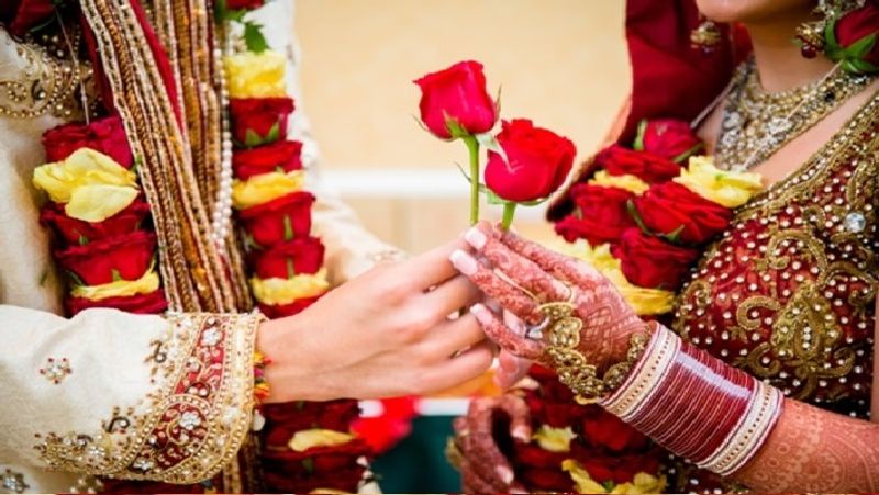 शादी वाले घर में चारों तरफ खुशियां थीं। दूल्हा संजय बारात लेकर भगतपुरवा गांव पहुंचा। शादी की रस्में निभाई जा रही थी। इसी बीस अचानक दुल्हन विनीता की तबीयत खराब हो गई।(प्रतीकात्मक फोटो)