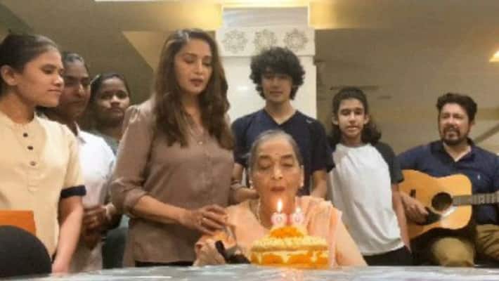 madhuri dixit celebrate mummy birthday with family and friends KPJ madhuri dixit celebrate mummy birthday with family and friends KPJ