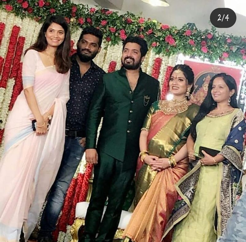ಗುರು-ಹಿರಿಯರ ಒಪ್ಪಿಗೆ ಮತ್ತು ಆಶೀರ್ವಾದ ಪಡೆದು ವೈವಾಹಿಕ ಜೀವನಕ್ಕೆ ಕಾಲಿಟ್ಟರು.