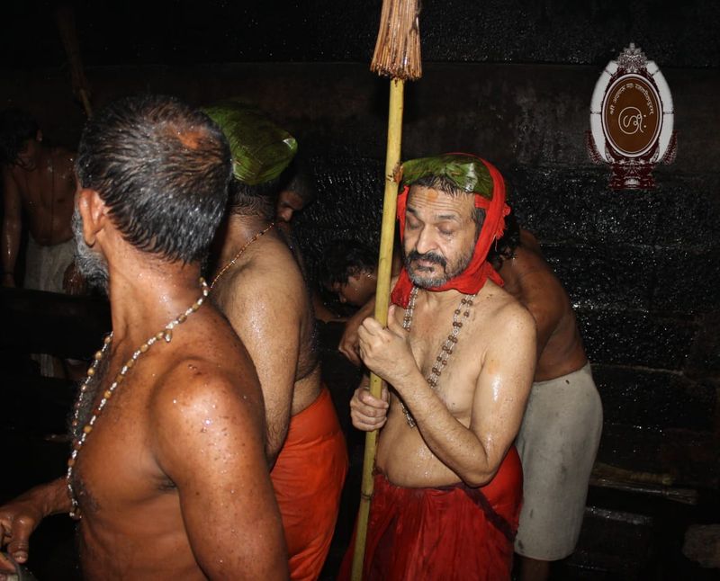 ಉಡುಪಿಕೃಷ್ಣ ಮಠದಲ್ಲಿ ಸಂಪ್ರದಾಯದಂತೆ ವಾರ್ಷಿಕ ಉದ್ವರ್ತನ (ಸ್ವಚ್ಚತಾ) ಕಾರ್ಯಕ್ರಮ ನಡೆಯಿತು.