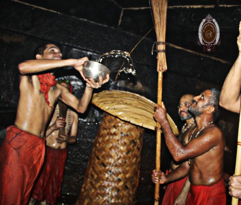 ಪರ್ಯಾಯ ಅದಮಾರು ಮಠ ಮತ್ತು ಇತರ ಮಠಾದೀಶರು ಭಾಗವಹಿಸಿದ್ದರು.