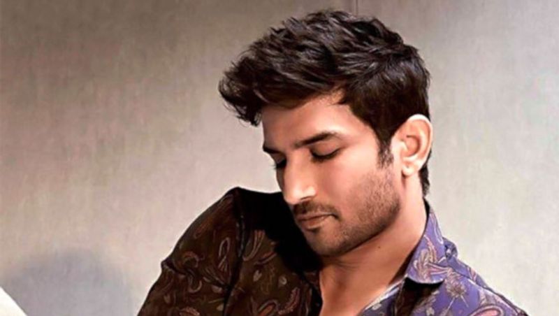 সাফল্যের এ তো কিছুই নয়, এখনও অনেকটা পথ যাওয়ার বাঁকি। চোখের জলে আজড ভাসছে গোটা দেশ, সেই অভিনেতাই এভাবে হার মানতে বাধ্য হলেন।