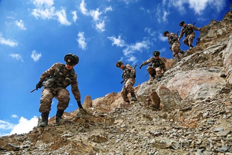 चीन के सैन्य समाचार पत्र की रिपोर्ट के मुताबिक, 15 जून को हुई झड़प से कुछ दिन पहले चीन ने भारत की सीमा के पास मार्शल आर्ट फाइटर और पर्वतारोहण में माहिर लड़ाकों को तैनात किया था। 
