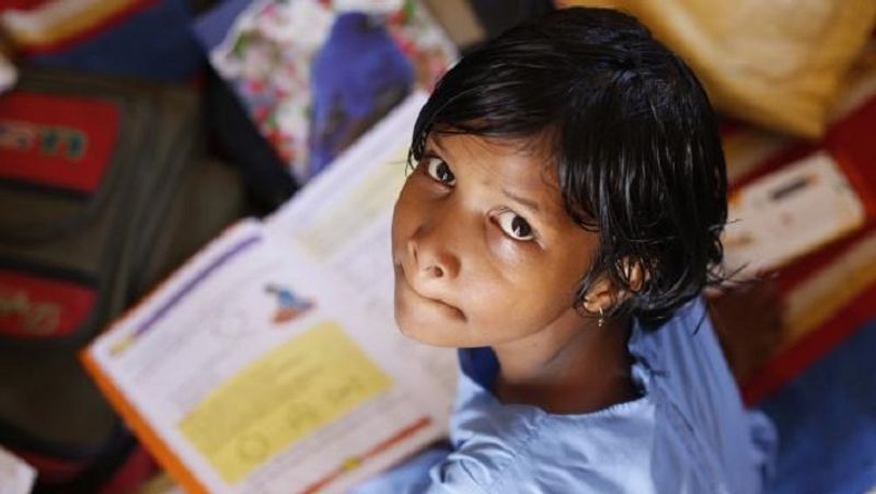 वित्तीय वर्ष के अंत में जमा होगा ब्याज
नए नियमों के मुताबिक, सुकन्या समृद्धि खाते पर ब्याज वित्तीय वर्ष के अंत में जमा किया जाएगा। इसके अलावा, इस खाते में गलत तरीके से जमा किए गए ब्याज को वापस करने के नियम को खत्म कर दिया गया है। अब इस योजना में ब्याज दर सभी डिफॉल्ट खातों पर लागू होती है।
