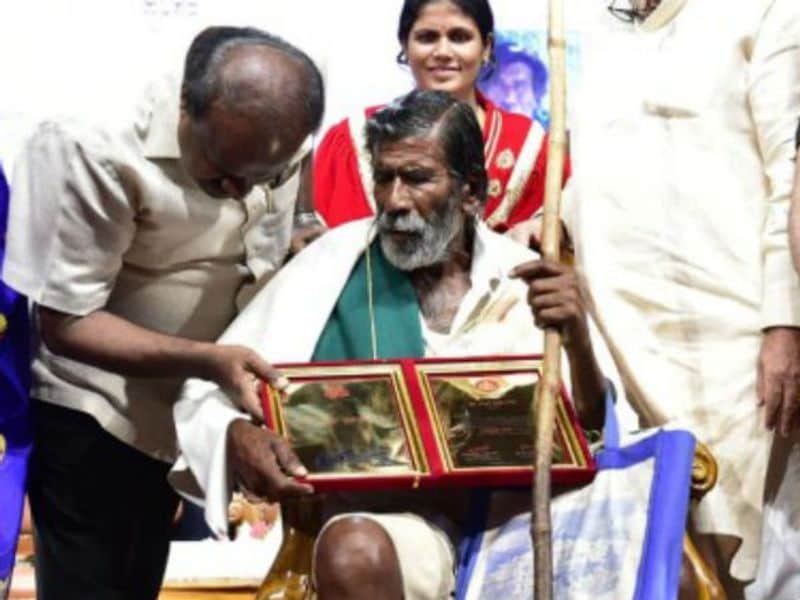 ರಾಜ್ಯೋತ್ಸವ ಪ್ರಶಸ್ತಿ ಕೂಡ ಕಾಮೇಗೌಡ ಅವರನ್ನು ಹುಡುಕಿಕೊಂಡು ಹೋಗಿ ಸತ್ಕಾರಿಸಿದೆ.