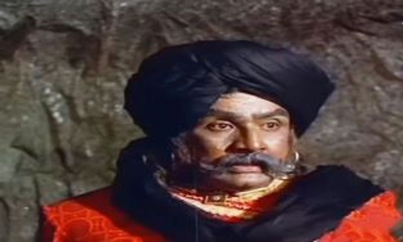 அர்ஜுனின் தந்தையின் உண்மையான பெயர் ஜே. சி. ராமசாமி. இவர் கன்னட திரையுலகில் மட்டுமே அதிக கவனம் செலுத்திவர் இதனாலேயே இவரை பலரும் அறிந்திருக்க வாய்ப்பில்லை.