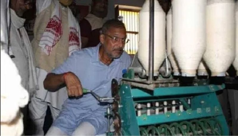 नाना पाटेकर ने फैंस से भी मुलाकात की। नाना पाटेकर से मुलाकात कर लोग 'भारत माता की जय' और 'वंदे मातरम' के नारे लगाते भी नजर आए।
