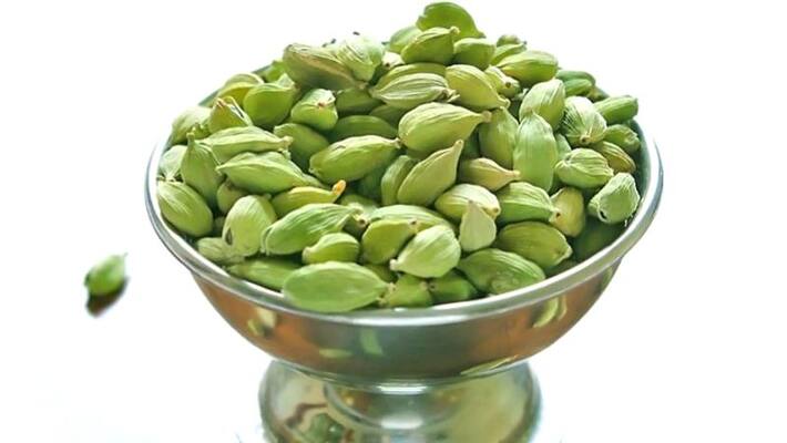 Do these easy remedies of cardamom on Friday night, you may have monitory gains KPI Do these easy remedies of cardamom on Friday night, you may have monitory gains KPI