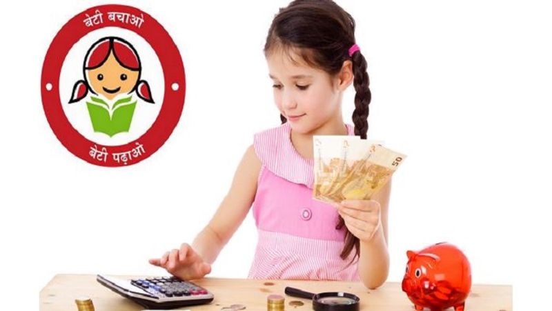 সুকন্যা সমৃদ্ধি যোজনাতে প্রতি মাসে ৩০০০ টাকা ইনভেস্ট করলে বছরে ৩৬০০০ টাকা হয় ৷ ১৪ বছর পর ৭.৬ শতাংশ বার্ষিক সুদে ম্যাচিউরিটিতে ৯,১১,৫৭৪ টাকা পাবেন গ্রাহকেরা ৷ এবং ২১ বছরে ম্যাচিউরিটিতে পেয়ে যাবেন ১৫,২২,২২১ টাকা ৷