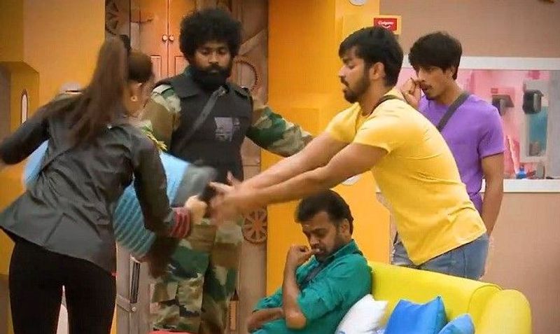 விஜய் தொலைக்காட்சியில் ஒளிபரப்பான பிக்பாஸ் நிகழ்ச்சியின் சீசன் 2-வில் பங்கேற்றார். அந்த நிகழ்ச்சியில் பங்கேற்ற மகத்திற்கும், டேனிக்கும் இடையே அடிக்கடி முட்டிக்கொண்டது. கட்டி உருளும் அளவிற்கு சண்டை எல்லாம் போட்டாங்க.