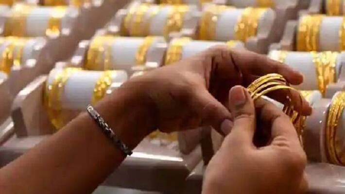 Gold prices today rise to near record highs, silver rates go up Gold prices today rise to near record highs, silver rates go up