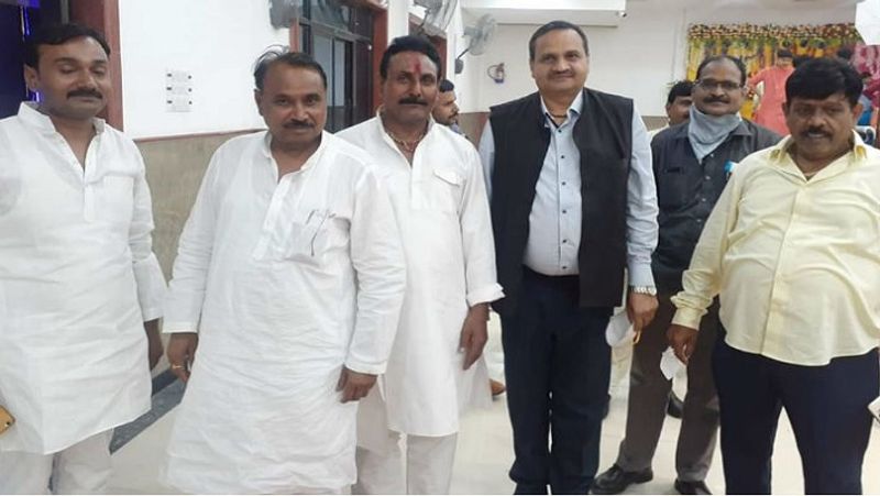 बता दें कि जालौन में अब तक 168 कोरोना के मरीज मिल चुके हैं। जबकि, सात लोगों की मौत हुई है। अब तक 113 रिकवर्ड हुए हैं। 48 एक्टिव केस का इलाज चल रहा है। वहीं, यदि कोंच तहसील में कोरोना के कुल केस की बात करें तो यहां अब तक 67 मरीज मिले हैं। दो की मौत हुई है। इनमें से 32 ठीक होकर घर लौट चुके हैं। 33 का अभी भी इलाज चल रहा है। 