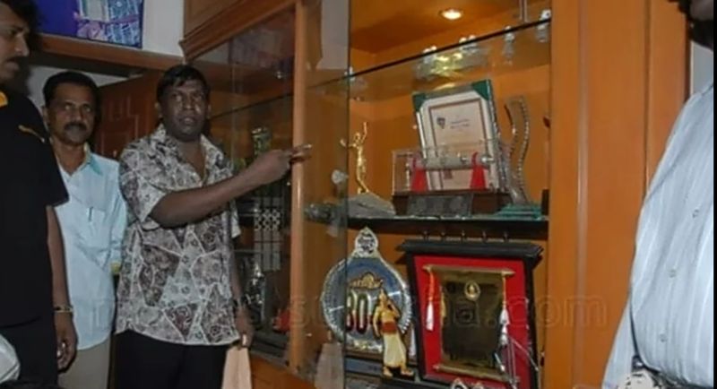 இது அவர் வாங்கிய விருதுகள் 