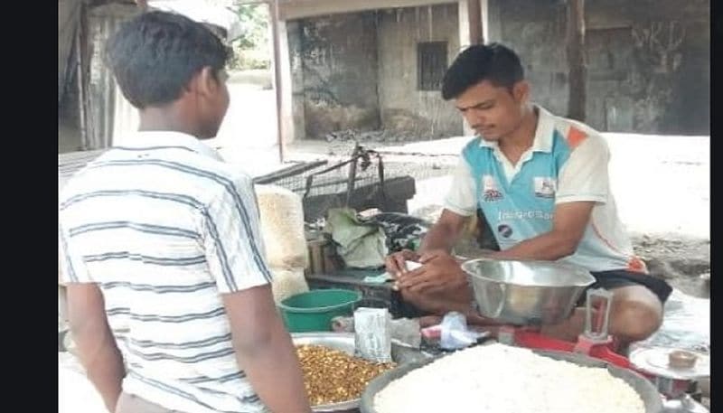 प्यारेलाल की 7 संतानों में तीसरे नंबर चंदन कुमार 12वीं तक पढ़ाई किए हैं। 2018 में टीम इंडिया की तरफ से बंग्लुरू में इंग्लैंड के खिलाफ मैच खेला था। तब भारत को शानदार जीत दिलाई थी। 