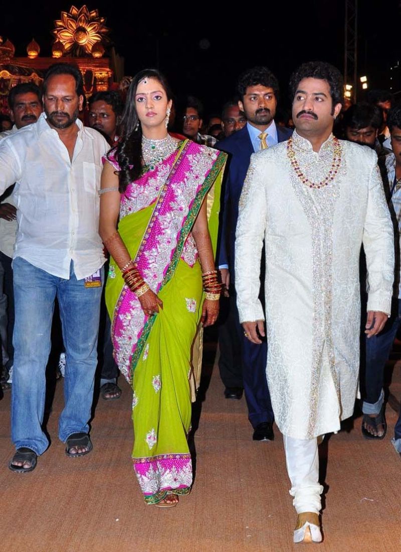 ಈ ಹಿಂದೆ ಸಂದರ್ಶನವೊಂದರಲ್ಲಿ ಜೂನಿಯರ್ ಎನ್ಟಿಆರ್ ತಮ್ಮ ಪತ್ನಿ ಪ್ರಾರಂಭದಲ್ಲಿ ಹೊಸ ಮನೆ ವಾತಾವರಣಕ್ಕೆ ಹೊಂದಿಕೊಳ್ಳಲು ಕಷ್ಟ ಪಟ್ಟರು ಎಂದು ಹೇಳಿಕೊಂಡಿದ್ದರು.