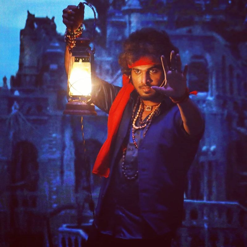 இந்த புகைப்படத்தை பார்த்தால் என்ன தோன்றுகிறது 