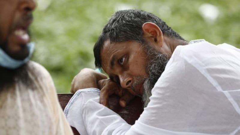 कैसे हुई दूसरी नाव से टक्कर?
बांग्लादेश के इनलैंड वॉटर ट्रांसपोर्ट के अन्य अधिकारी एम डी सलीम ने कहा, कुछ यात्रियों को उतारने के बाद 'मॉर्निंग बर्ड' नाव पीछे की ओर जा रही थी, तभी वह दूसरी नाव से टकरा गई।
