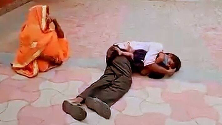 parents cling and weep child in up hospital viral video sm parents cling and weep child in up hospital viral video sm