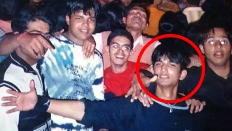 सुशांत सिंह राजपूत के सुसाइड के बाद से बॉलीवुड में नेपोटिज्म और ग्रुपिज्म पर बहस तेज हो गई है। उनकी मौत को कोई नेपोटिज्म का नाम दे रहा है तो कोई डिप्रेशन बता रहा है। हालांकि, पोसमार्टम रिपोर्ट में उनके सुसाइड की वजह डिप्रेशन को बताया जा रहा है। 