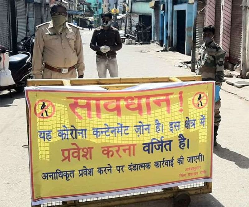 - राज्य सरकारों के पास शक्ति है कि वे कंटेनमेंट जोन के बाहर बफर जोन की पहचान करें। ये क्षेत्र वे होंगे, जहां नए मामले सामने आने का खतरा ज्यादा है। बफर जोन में भी प्रतिबंध लगाए जा सकते हैं। 