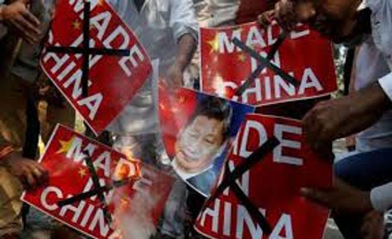 पूर्वी लद्दाख में चीन की हरकत के बाद से देशभर में ड्रैगन के खिलाफ माहौल है। लोग चाइनीज प्रोडक्ट्स का भी बहिष्कार कर रहे हैं। ऐसे में माना जा रहा है कि ऐप के बाद कई और सेक्टर में चीनी प्रोडक्ट पर भी बैन लग सकता है। 