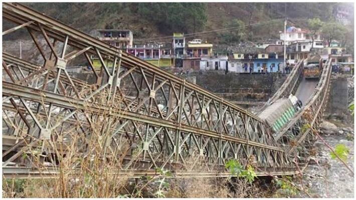 The rebuilt bridge over the Chinese border in 5 days The rebuilt bridge over the Chinese border in 5 days