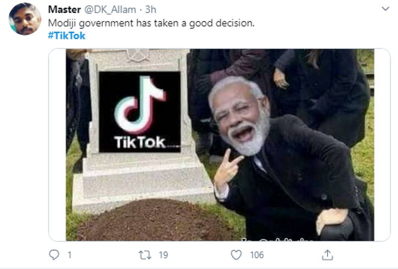 सोशल मीडिया पर ये फनी मीम्स बहुत तेजी से वायरल हो रहा है।