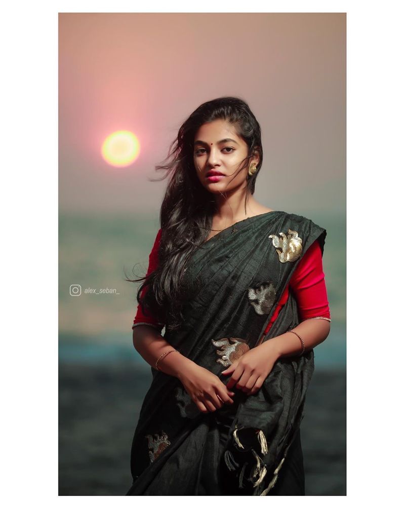புடவையில் இவ்ளோ அழகா !