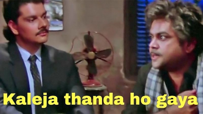 कुछ लोग जहां, बॉलीवुड की फिल्मों के सीन्स और डायलॉग से अपने इमोशन बयां कर रहे हैं तो वहीं कई लोग फनी कार्टून्स और मीम्स के जरिए अपना रिएक्शन दे रहे हैं।