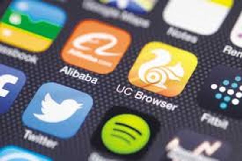 UCBrowser और Apus Browser: ये ब्राउजर हैं। भारत में इनका काफी इस्तेमाल होता है।
विकल्प- Google Chrome- गूगल क्रोम, Brave- ब्रेव और अन्य कई। 