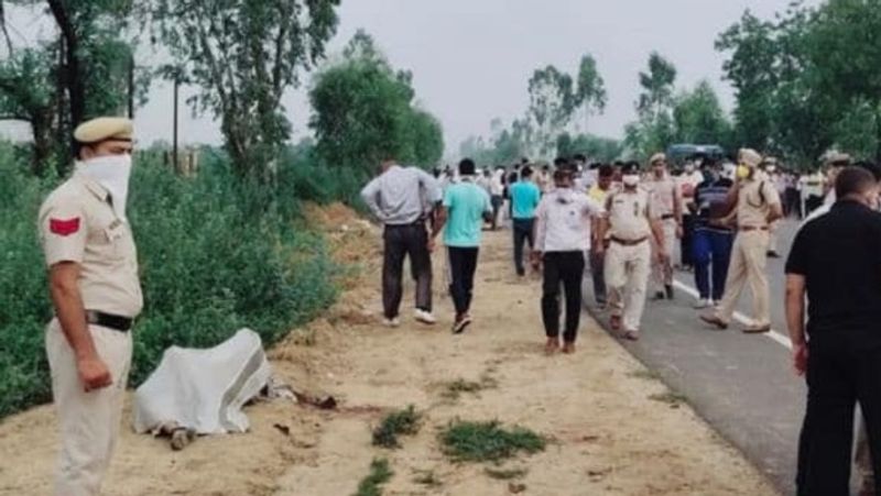 घटनास्थल पर अधिकारियों के पहुंचने का सिलसिला शुरू हो गया। एएसपी उदय सिंह मीणा अपनी टीम के साथ मौके पर पहुंचे, उन्होंने फॉरेंसिंक एक्सपर्ट की टीम बुलाकर मामले की जांच करवाई गई। अभी तक दोनों की हत्या करने की वजह सामने नहीं आ पाई है।
