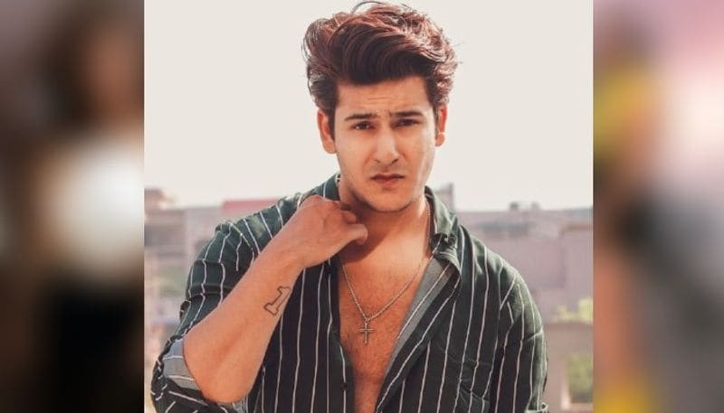 প্রতি মাসে প্রায় দু'লাখেরও বেশি পারিশ্রমিক পেয়ে থাকে মঞ্জুল। এর পাশাপাশি তাঁকে বিভিন্ন মিউজিক ভিডিওতে দেখা গিয়েছে অন্যান্য টিকটকারদের সঙ্গে।