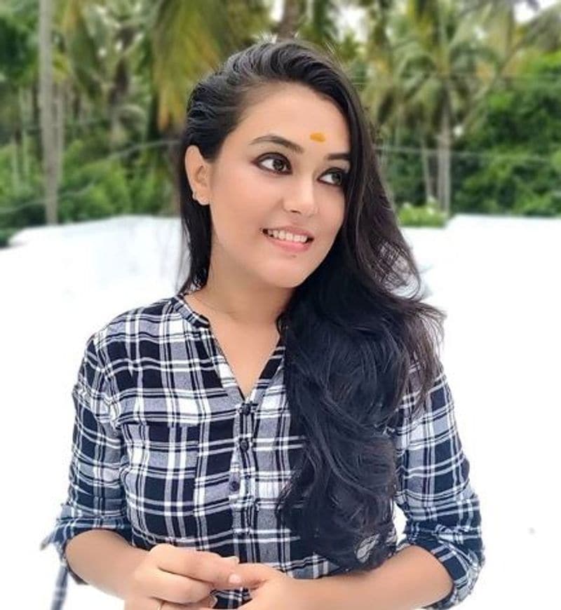 இவரின் இந்த புகைப்படங்களை பார்த்து நீங்க தான் அந்த பெண்ணா என சிலர் செம்ம ஷாக் ஆகுறாங்க 